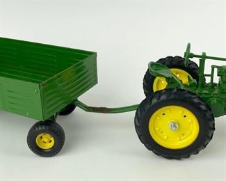 John Deere 1937 Tractor Model "G"
ERTL USA 1/16 Scale & Vintage ERTL
Wagon
