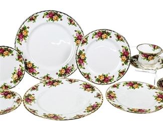 The Royal Doulton Company Royal
Albert 'Old Country Roses' Vintage 5 Piece
Place Setting