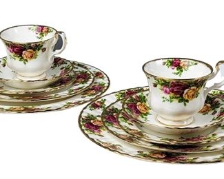  The Royal Doulton Company Royal
Albert 'Old Country Roses' Vintage 5 Piece
Place Setting