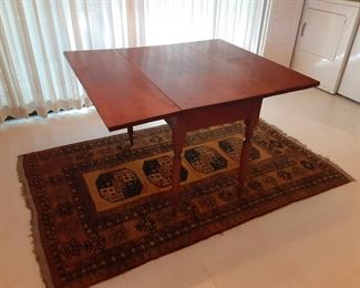 9x4 Carpet and Primitive Table