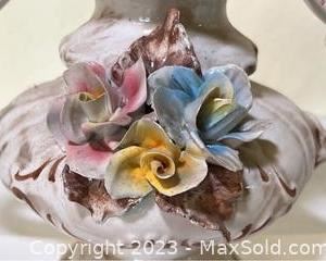 wcovered vase with floral motif3533 t