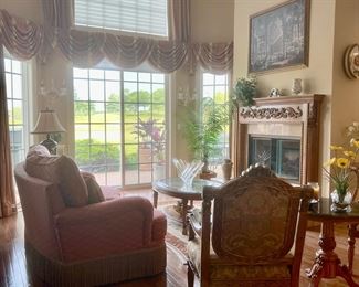 TRADITIONAL FURNISHINGS & HOME DECOR