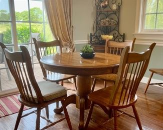 KITCHEN TABLE & CHAIRS W/LEAVES