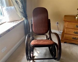 ANTIQUE ROCKING CHAIR