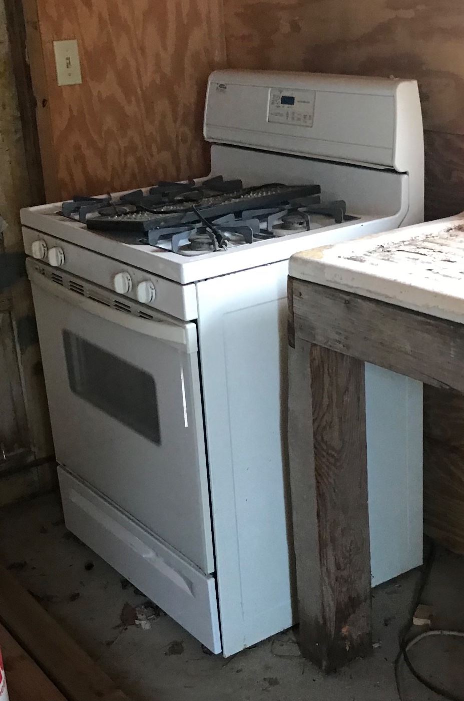 SHINER ESTATE SALE in Shiner, TX starts on 6/9/2023