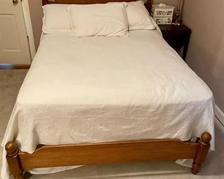 SUMTER FURNITURE FULL/DOUBLE BED, VINTAGE BED SPREAD, PILLOW SHAMS