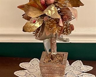 TABLE DECOR, CROCHETED DOILIE