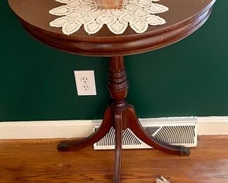 ANTIQUE HALF-ROUND TABLE, CROCHETED DOILIE