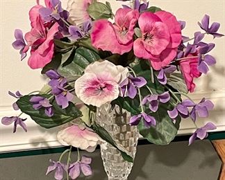 FLORAL DECOR IN GLASS VASE