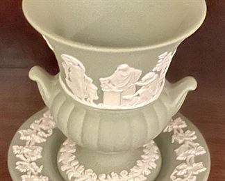 SMALL WEDGWOOD VASE W/UNDERPLATE