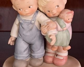 VINTAGE ENESCO FIGURINE