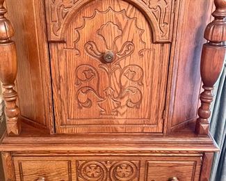 ANTIQUE OAK HUTCH