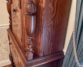 ANTIQUE OAK HUTCH
