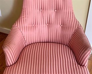 VINTAGE UPHOLSTERED CHAIR