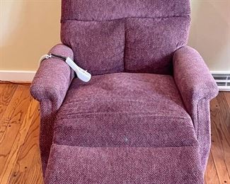UPHOLSTERED LIFT CHAIR