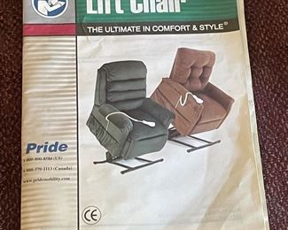 UPHOLSTERED LIFT CHAIR