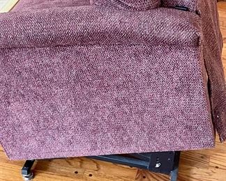 UPHOLSTERED LIFT CHAIR