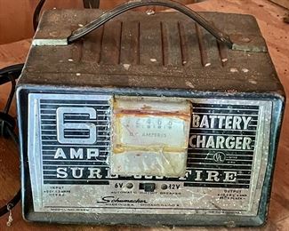 BATTERY CHARGER