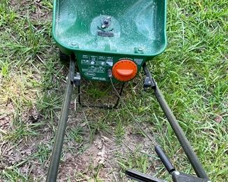 SCOTTS TURF BUILDER SPREADER
