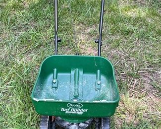 SCOTTS TURF BUILDER SPREADER