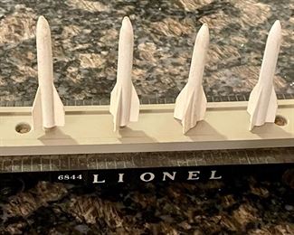 VINTAGE LIONEL ELECTRIC TRAINS - FLAT CAR W/MISSILES #6844