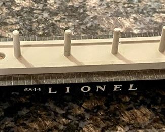 VINTAGE LIONEL ELECTRIC TRAINS - FLAT CAR W/MISSILES #6844