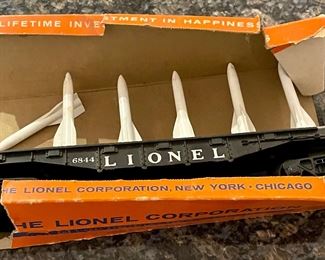 VINTAGE LIONEL ELECTRIC TRAINS - FLAT CAR W/MISSILES #6844
