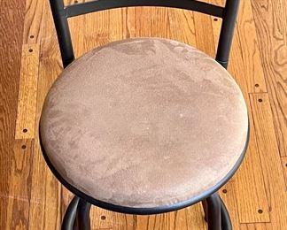 METAL SWIVEL BAR STOOL