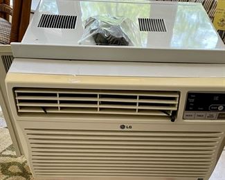 LG WINDOW AC UNIT W/REMOTE 
