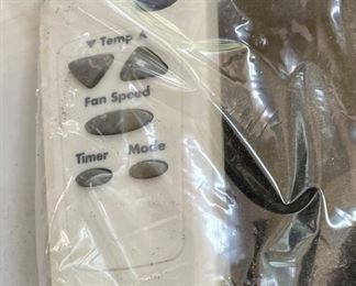 LG WINDOW AC UNIT W/REMOTE 