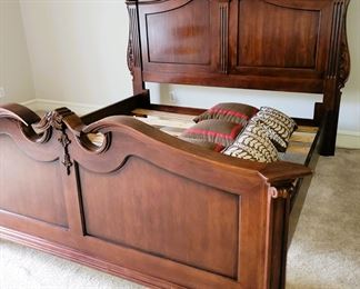 Beautiful carved king bed - stunning