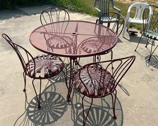 Vintage wrought iron patio furniture 