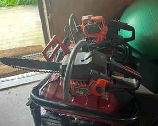 Gas powered chainsaw