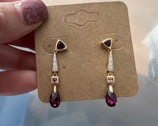 Gorgeous 14k gold earrings 