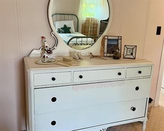 Vintage solid wood country style 5 drawer dresser with mirror