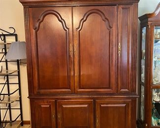 Entertainment center 59x80x27
