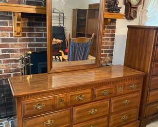 Dresser with mirror 31x59x17