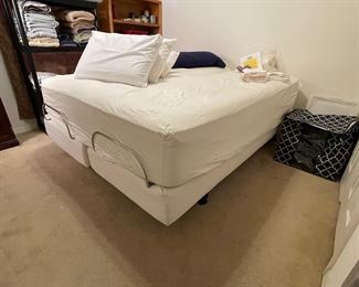 Queen adjustable mattress and base