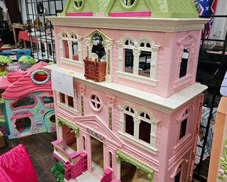 DOLL HOUSE