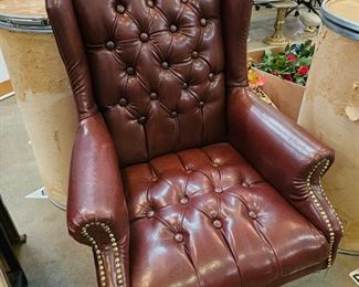 ROLLING OFFICE CHAIR