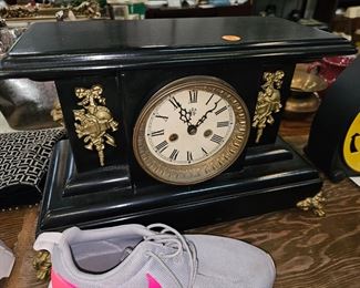 MANTEL CLOCK