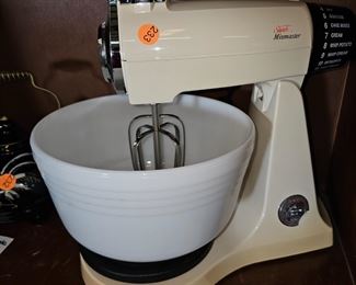 STAND MIXER