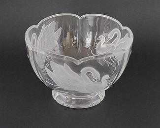 5.Teleflora Swan Bowl