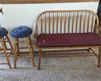 Solid oak bench, bar stools 