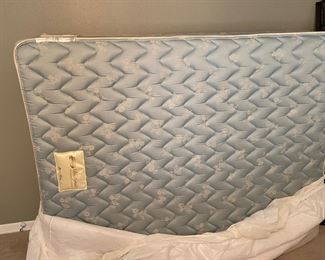 Queen size Simmons Beauty Rest Mattress/box and frame