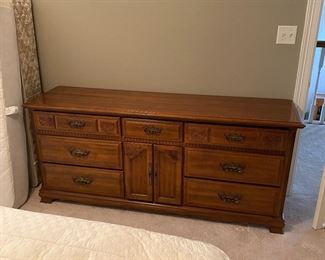 Triple dresser to match Kingsize Bed