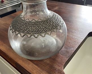 Decorative glass pot 