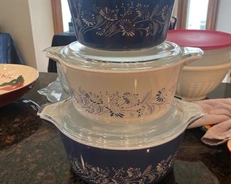 PYREX COLONIAL MIST SERVING SET WITH LIDS (SET OF 3)