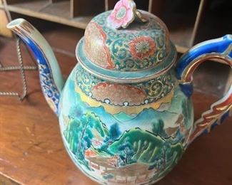 Fascinating Rose Medallion teapot