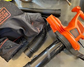 Black & Decker leaf blower + vac